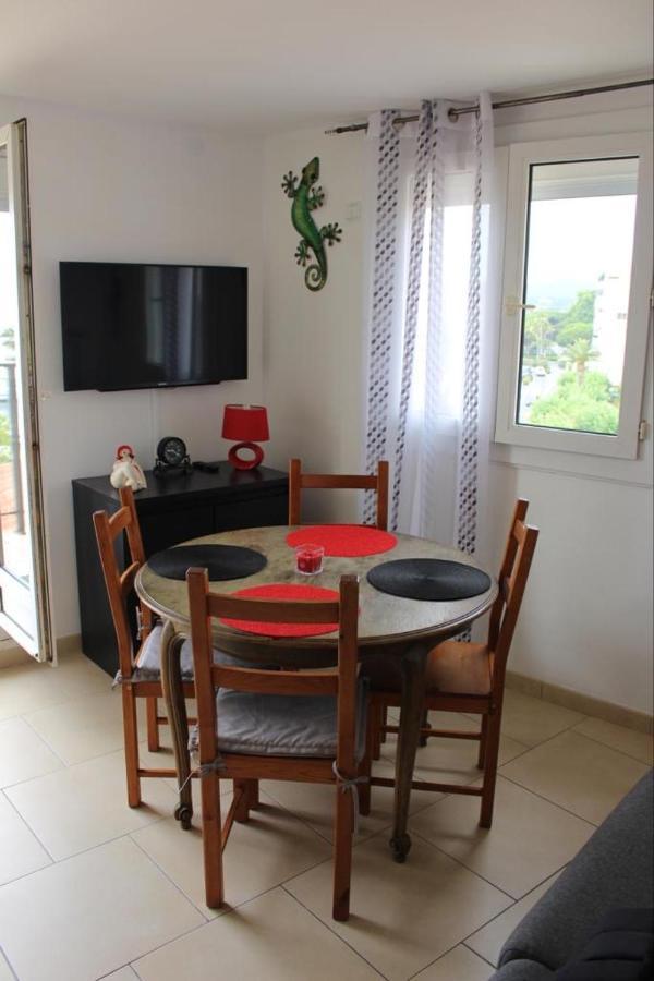 T2 Coquet Le Lavandou Plein Centre Vue Mer Exceptionnelle. Apartment Екстериор снимка